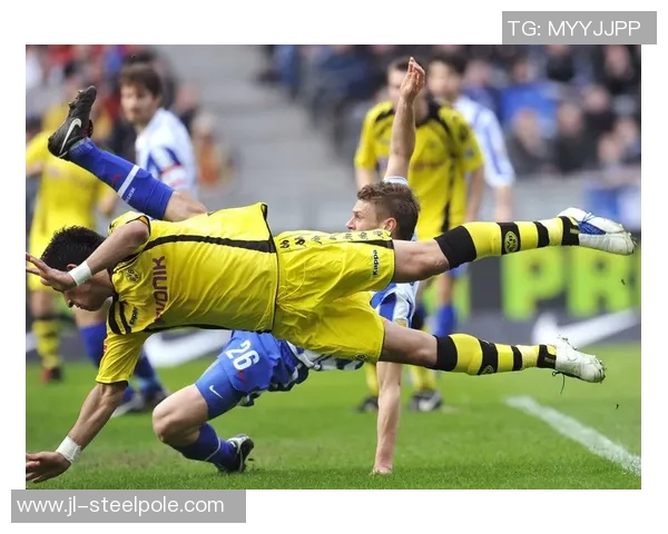 足球明星滑雪精彩瞬间图集展现运动魅力与激情