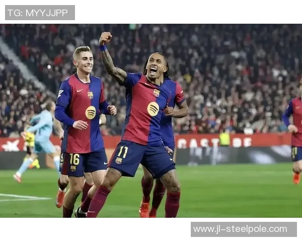 格兰纳达主场迎战巴塞罗那争夺西甲积分榜关键战役 格兰纳达主场迎战巴塞罗那争夺西甲积分榜关键战役