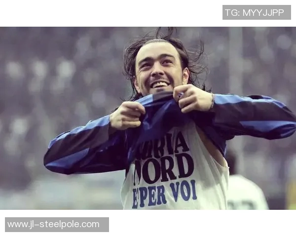 世界足球明星11号的传奇旅程与辉煌成就全景回顾