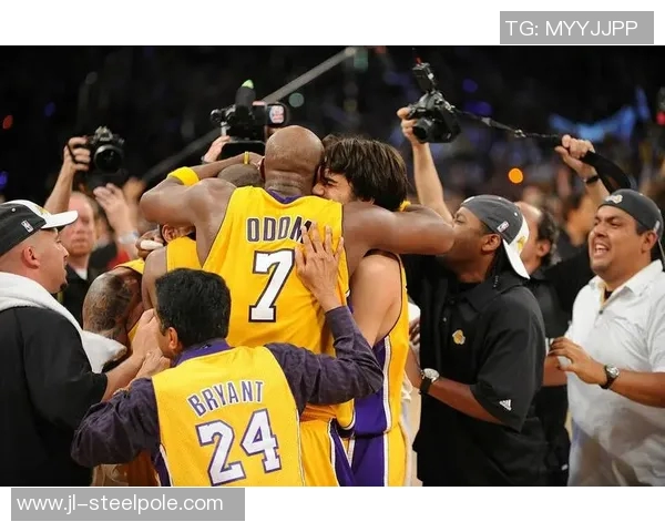 湖人对热火的篮球对决分析与战术解析探讨 湖人对热火的篮球对决分析与战术解析探讨